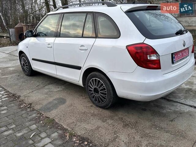 Белый Шкода Фабия, объемом двигателя 1.42 л и пробегом 300 тыс. км за 6500 $, фото 3 на Automoto.ua