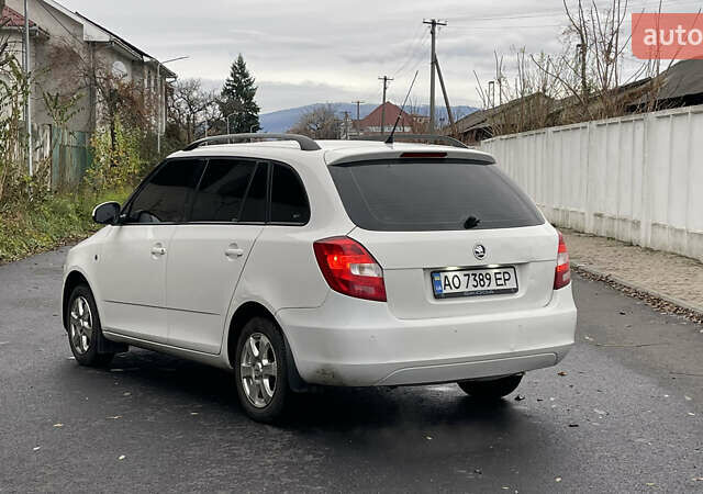 Белый Шкода Фабия, объемом двигателя 1.2 л и пробегом 315 тыс. км за 5000 $, фото 3 на Automoto.ua