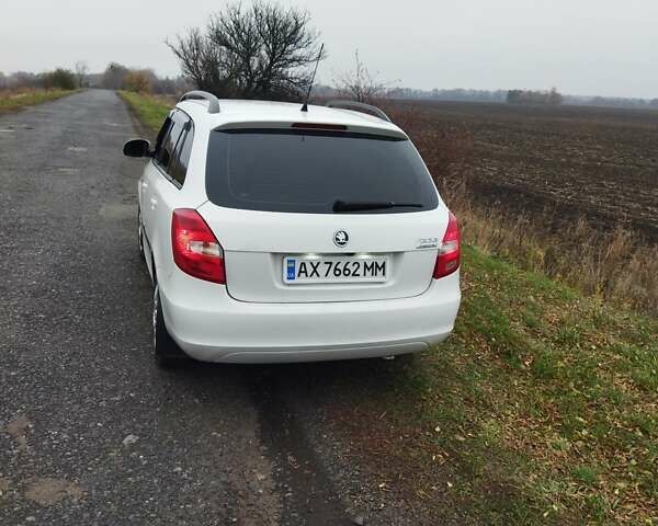 Белый Шкода Фабия, объемом двигателя 1.42 л и пробегом 270 тыс. км за 5000 $, фото 4 на Automoto.ua