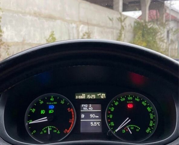 Белый Шкода Фабия, объемом двигателя 1.2 л и пробегом 315 тыс. км за 5000 $, фото 7 на Automoto.ua