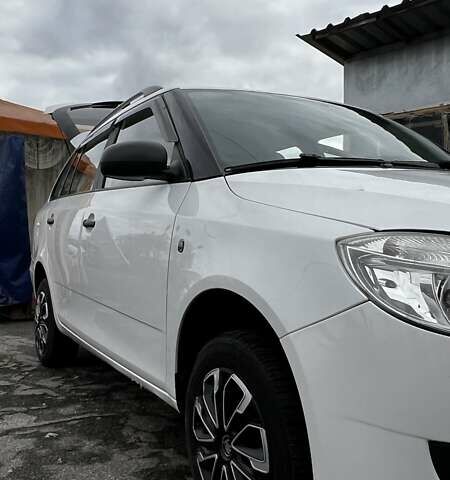 Білий Шкода Фабія, об'ємом двигуна 1.2 л та пробігом 256 тис. км за 4500 $, фото 2 на Automoto.ua