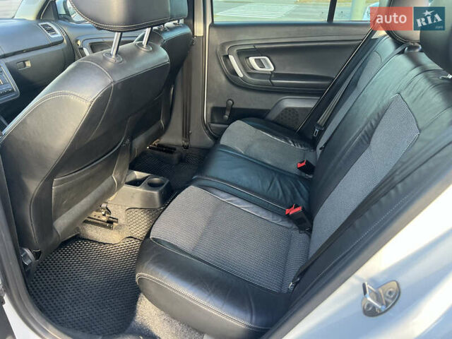 Білий Шкода Фабія, об'ємом двигуна 1.39 л та пробігом 296 тис. км за 4700 $, фото 3 на Automoto.ua