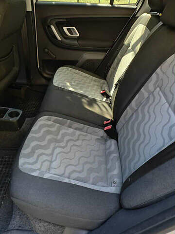 Белый Шкода Фабия, объемом двигателя 1.42 л и пробегом 198 тыс. км за 5000 $, фото 4 на Automoto.ua