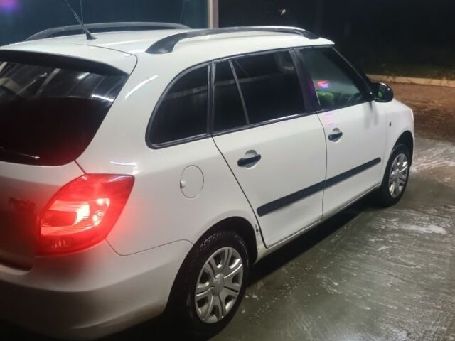 Шкода Фабия 2009 в Ладыжин на Automoto.ua Белый Шкода Фабия, объемом двигателя 1.2 л и пробегом 253 тыс. км за 4500 $, фото 7 на Automoto.ua