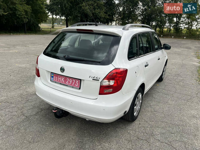 Белый Шкода Фабия, объемом двигателя 1.39 л и пробегом 244 тыс. км за 5600 $, фото 5 на Automoto.ua