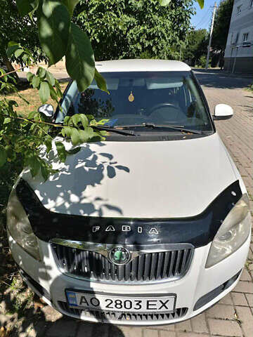 Белый Шкода Фабия, объемом двигателя 1.42 л и пробегом 198 тыс. км за 5000 $, фото 3 на Automoto.ua