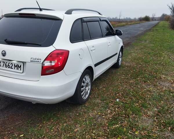 Белый Шкода Фабия, объемом двигателя 1.42 л и пробегом 270 тыс. км за 5000 $, фото 3 на Automoto.ua