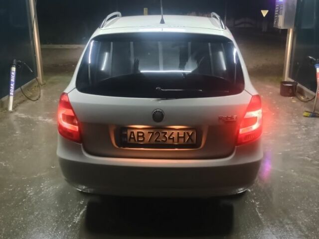 Шкода Фабия 2009 в Ладыжин на Automoto.ua Белый Шкода Фабия, объемом двигателя 1.2 л и пробегом 253 тыс. км за 4500 $, фото 5 на Automoto.ua