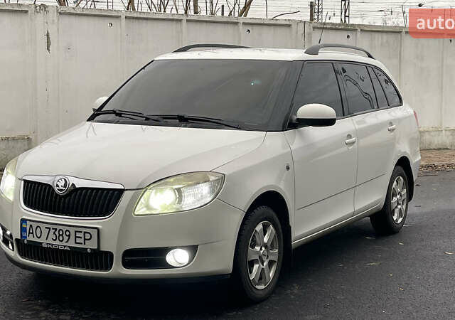 Белый Шкода Фабия, объемом двигателя 1.2 л и пробегом 315 тыс. км за 5000 $, фото 2 на Automoto.ua