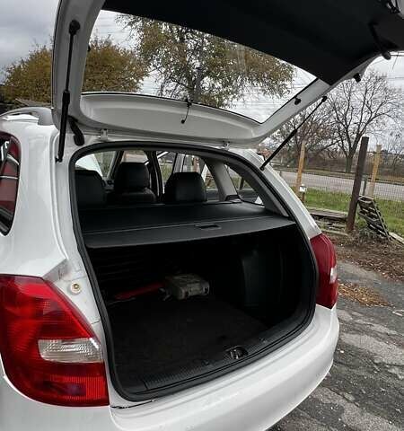 Білий Шкода Фабія, об'ємом двигуна 1.2 л та пробігом 256 тис. км за 4500 $, фото 4 на Automoto.ua