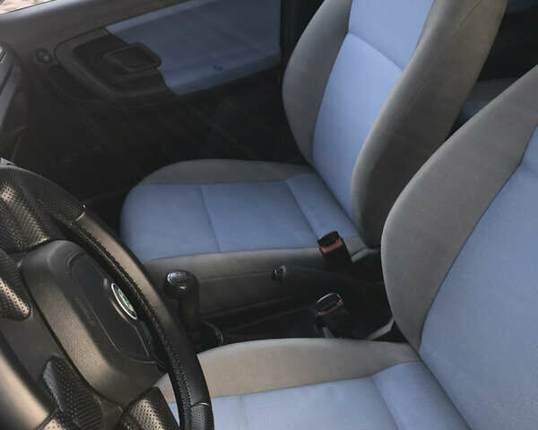 Белый Шкода Фабия, объемом двигателя 1.2 л и пробегом 223 тыс. км за 4300 $, фото 9 на Automoto.ua