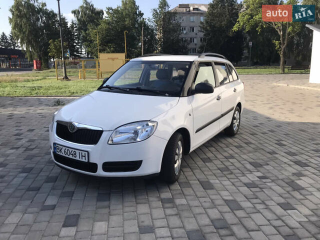 Белый Шкода Фабия, объемом двигателя 1.2 л и пробегом 223 тыс. км за 4300 $, фото 6 на Automoto.ua