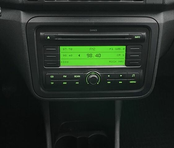 Белый Шкода Фабия, объемом двигателя 1.2 л и пробегом 315 тыс. км за 5000 $, фото 6 на Automoto.ua