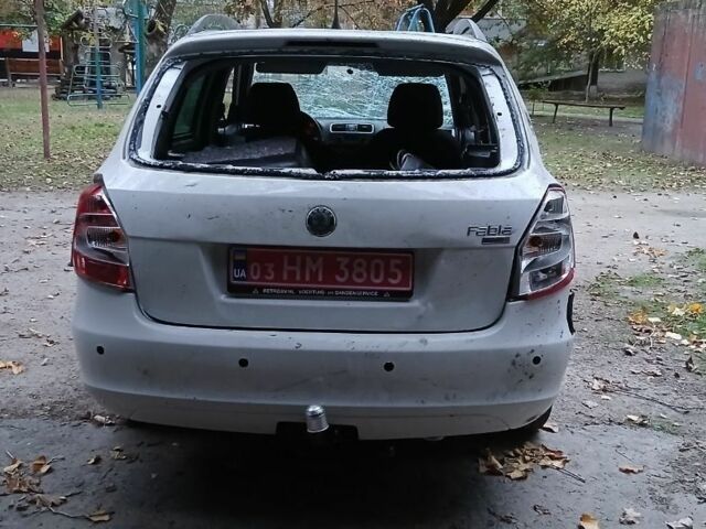 Белый Шкода Фабия, объемом двигателя 1.6 л и пробегом 223 тыс. км за 2500 $, фото 4 на Automoto.ua