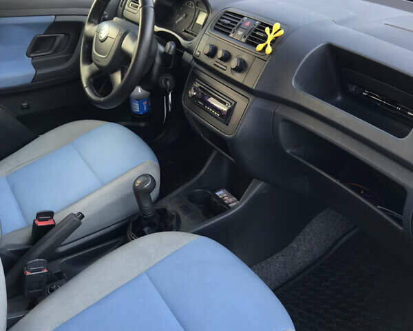 Белый Шкода Фабия, объемом двигателя 1.2 л и пробегом 223 тыс. км за 4300 $, фото 13 на Automoto.ua