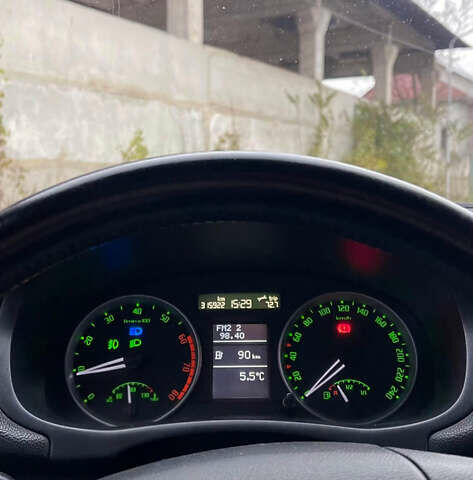 Белый Шкода Фабия, объемом двигателя 1.2 л и пробегом 315 тыс. км за 5000 $, фото 9 на Automoto.ua