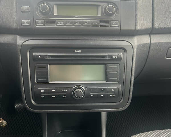 Білий Шкода Фабія, об'ємом двигуна 1.39 л та пробігом 296 тис. км за 4700 $, фото 1 на Automoto.ua