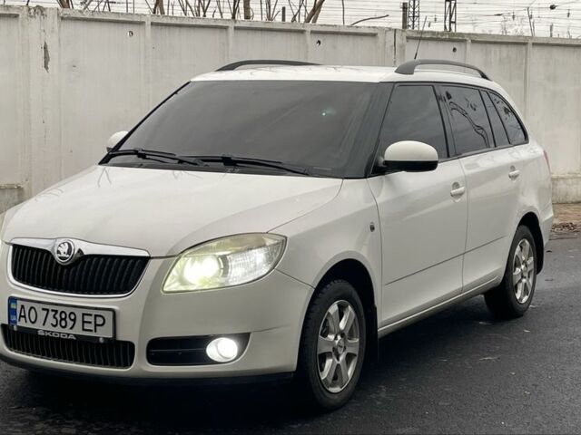 Белый Шкода Фабия, объемом двигателя 1.2 л и пробегом 315 тыс. км за 5000 $, фото 1 на Automoto.ua