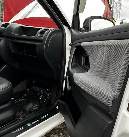 Білий Шкода Фабія, об'ємом двигуна 1.2 л та пробігом 256 тис. км за 4500 $, фото 11 на Automoto.ua