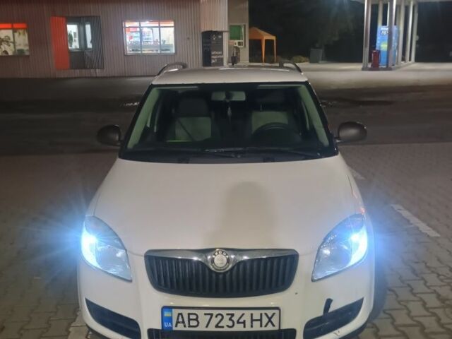 Шкода Фабия 2009 в Ладыжин на Automoto.ua Белый Шкода Фабия, объемом двигателя 1.2 л и пробегом 253 тыс. км за 4500 $, фото 1 на Automoto.ua