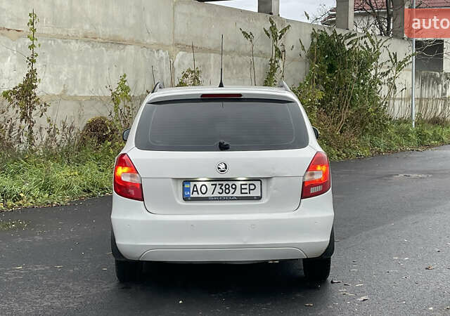 Белый Шкода Фабия, объемом двигателя 1.2 л и пробегом 315 тыс. км за 5000 $, фото 4 на Automoto.ua