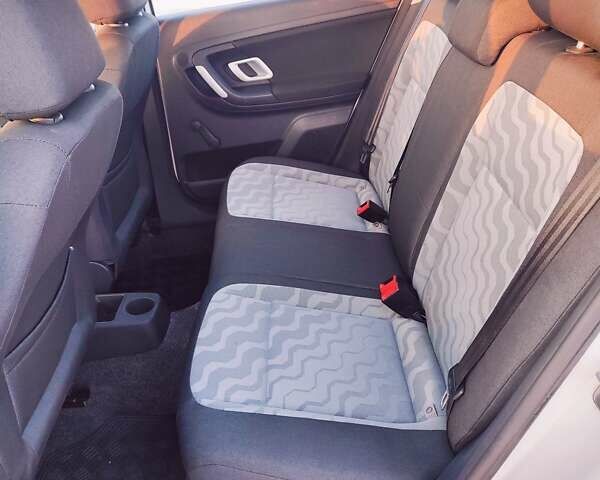 Белый Шкода Фабия, объемом двигателя 1.4 л и пробегом 182 тыс. км за 5555 $, фото 38 на Automoto.ua