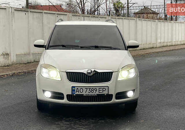Белый Шкода Фабия, объемом двигателя 1.2 л и пробегом 315 тыс. км за 5000 $, фото 1 на Automoto.ua