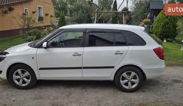Белый Шкода Фабия, объемом двигателя 1.39 л и пробегом 225 тыс. км за 3950 $, фото 7 на Automoto.ua
