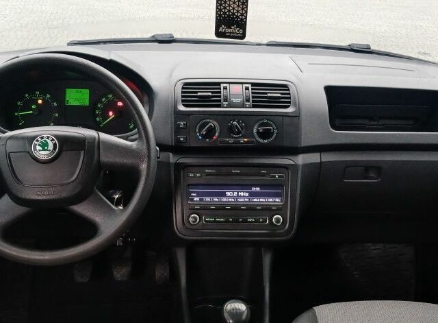 Белый Шкода Фабия, объемом двигателя 1.2 л и пробегом 248 тыс. км за 4850 $, фото 16 на Automoto.ua