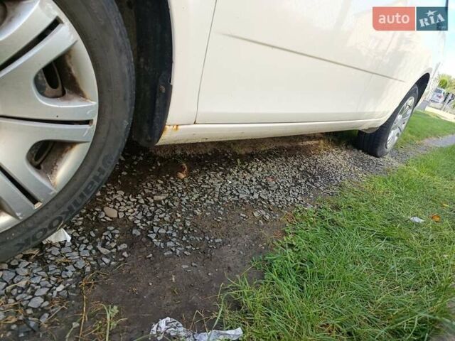 Белый Шкода Фабия, объемом двигателя 1.6 л и пробегом 280 тыс. км за 5000 $, фото 6 на Automoto.ua