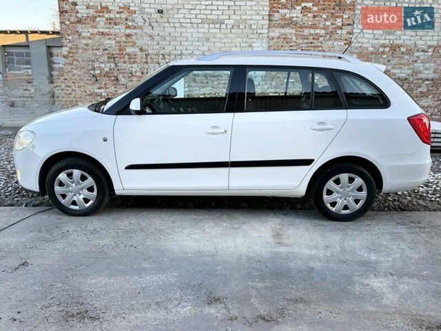 Белый Шкода Фабия, объемом двигателя 1.4 л и пробегом 158 тыс. км за 5700 $, фото 2 на Automoto.ua
