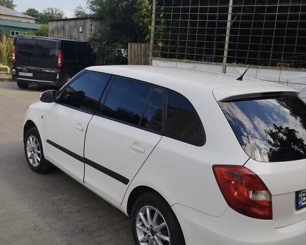 Белый Шкода Фабия, объемом двигателя 1.6 л и пробегом 290 тыс. км за 4800 $, фото 9 на Automoto.ua