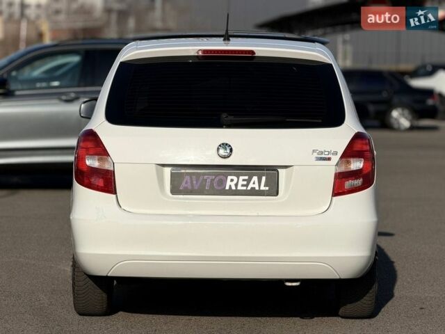 Белый Шкода Фабия, объемом двигателя 1.6 л и пробегом 244 тыс. км за 6500 $, фото 17 на Automoto.ua