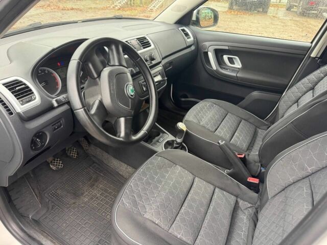 Белый Шкода Фабия, объемом двигателя 1.4 л и пробегом 250 тыс. км за 4300 $, фото 6 на Automoto.ua