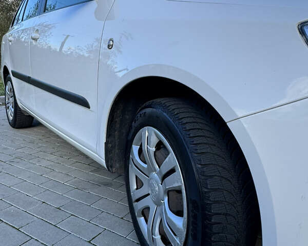 Білий Шкода Фабія, об'ємом двигуна 1.2 л та пробігом 230 тис. км за 7200 $, фото 1 на Automoto.ua