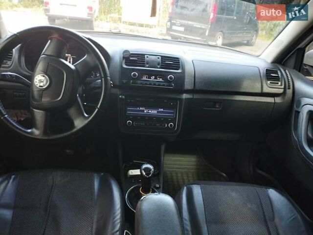 Белый Шкода Фабия, объемом двигателя 1.6 л и пробегом 290 тыс. км за 4800 $, фото 7 на Automoto.ua