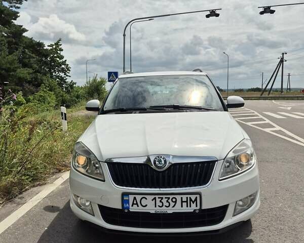 Білий Шкода Фабія, об'ємом двигуна 1.2 л та пробігом 300 тис. км за 5700 $, фото 2 на Automoto.ua