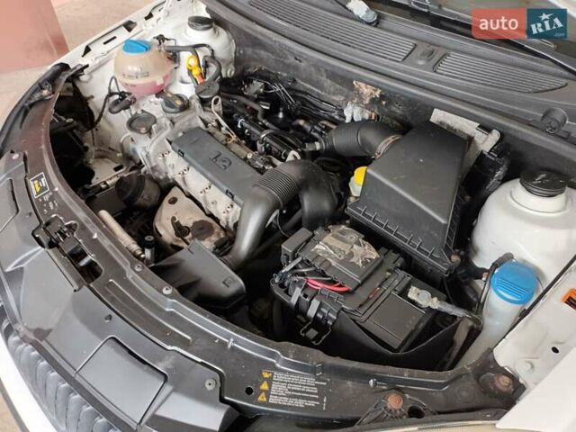 Білий Шкода Фабія, об'ємом двигуна 1.2 л та пробігом 220 тис. км за 5200 $, фото 15 на Automoto.ua