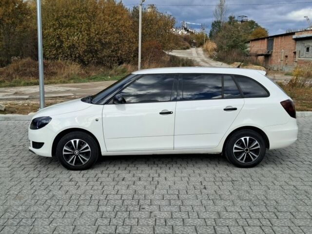 Шкода Фабия 2010 в Львове на Automoto.ua Белый Шкода Фабия, объемом двигателя 1.6 л и пробегом 350 тыс. км за 5800 $, фото 2 на Automoto.ua