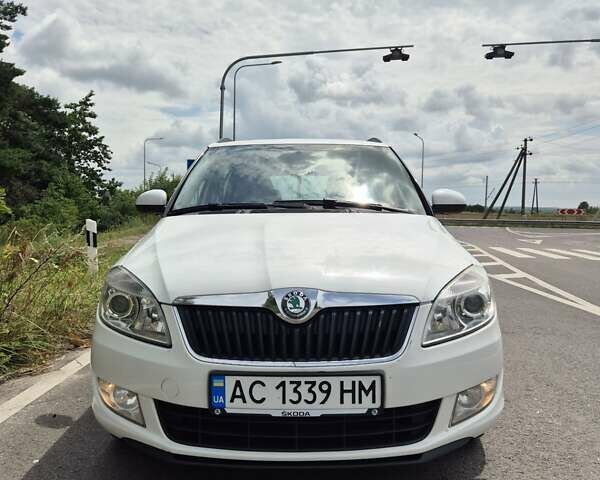 Білий Шкода Фабія, об'ємом двигуна 1.2 л та пробігом 300 тис. км за 5700 $, фото 3 на Automoto.ua