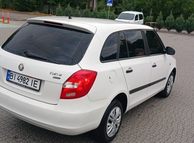 Белый Шкода Фабия, объемом двигателя 1.2 л и пробегом 248 тыс. км за 4850 $, фото 6 на Automoto.ua