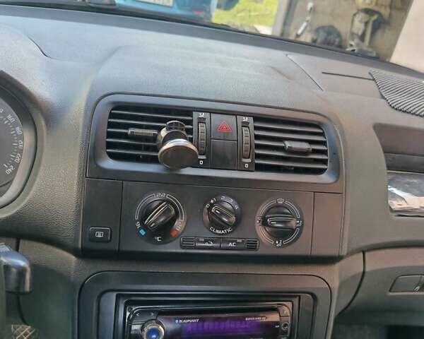 Белый Шкода Фабия, объемом двигателя 1.6 л и пробегом 280 тыс. км за 5000 $, фото 13 на Automoto.ua