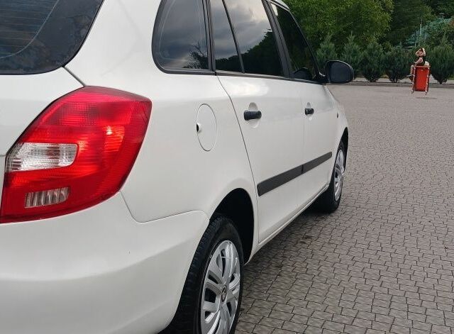 Белый Шкода Фабия, объемом двигателя 1.2 л и пробегом 248 тыс. км за 4850 $, фото 7 на Automoto.ua