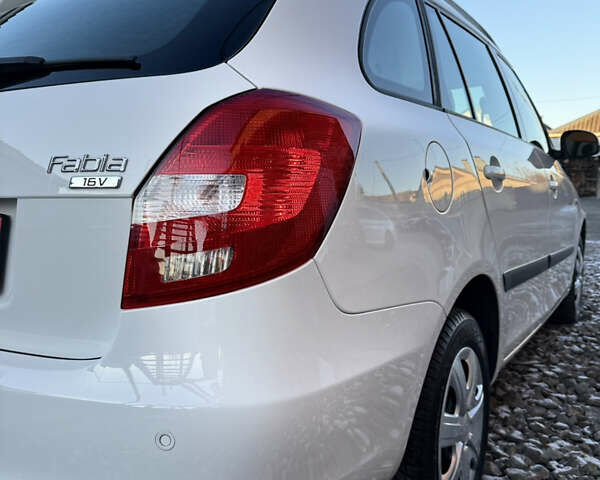 Белый Шкода Фабия, объемом двигателя 1.4 л и пробегом 158 тыс. км за 5700 $, фото 11 на Automoto.ua