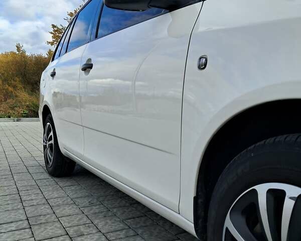 Шкода Фабия 2010 в Львове на Automoto.ua Белый Шкода Фабия, объемом двигателя 1.6 л и пробегом 350 тыс. км за 5800 $, фото 3 на Automoto.ua