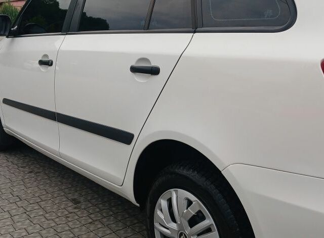 Белый Шкода Фабия, объемом двигателя 1.2 л и пробегом 248 тыс. км за 4850 $, фото 10 на Automoto.ua