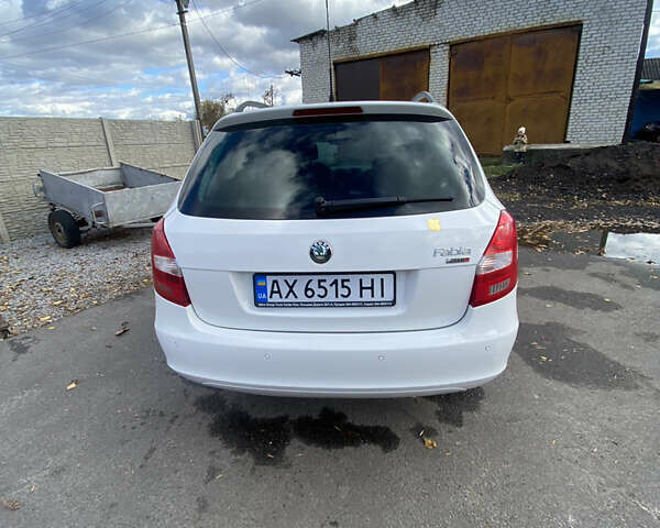 Белый Шкода Фабия, объемом двигателя 1.6 л и пробегом 286 тыс. км за 5500 $, фото 5 на Automoto.ua