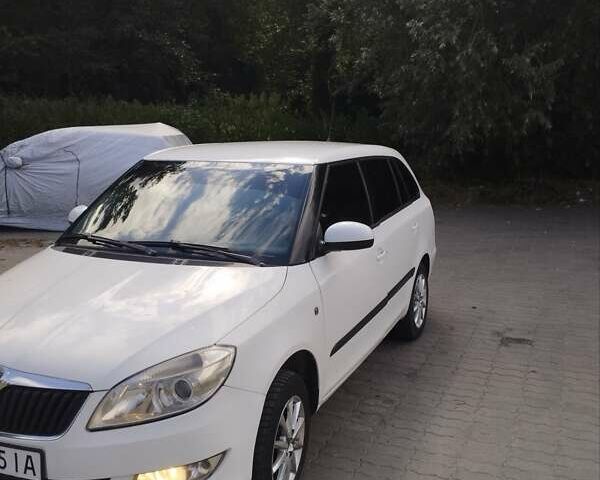 Белый Шкода Фабия, объемом двигателя 1.6 л и пробегом 290 тыс. км за 4800 $, фото 11 на Automoto.ua