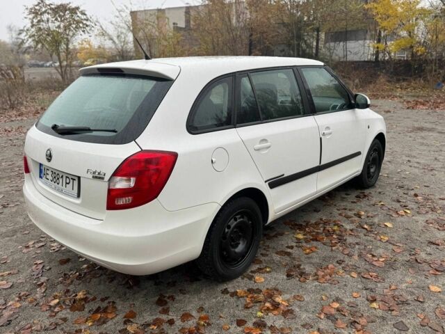 Белый Шкода Фабия, объемом двигателя 1.4 л и пробегом 250 тыс. км за 4300 $, фото 5 на Automoto.ua