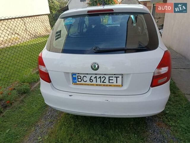 Белый Шкода Фабия, объемом двигателя 1.6 л и пробегом 280 тыс. км за 5000 $, фото 5 на Automoto.ua